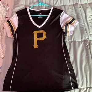 Pirates Women’s black vneck new without tags